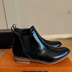 Rocket Dog Women's Maylon Boxed in Pu Ankle Bootie